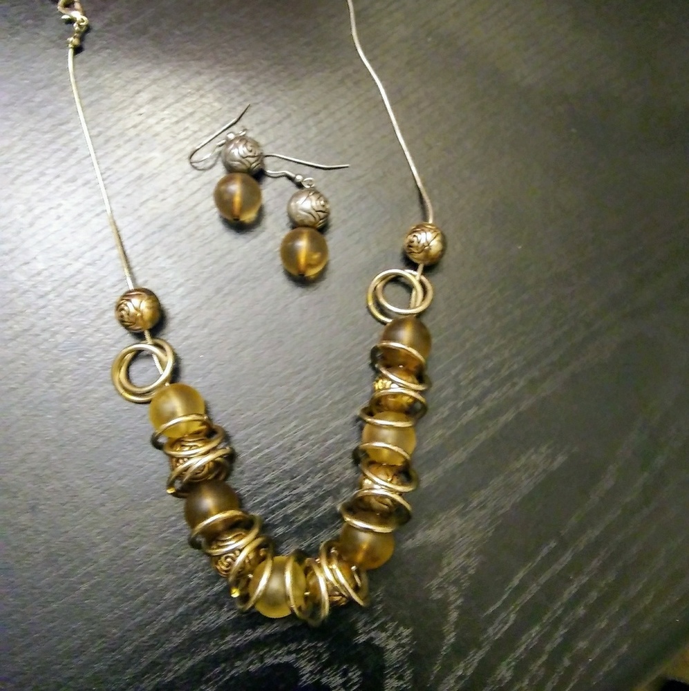 Necklace and earrings set