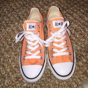 Converse low top