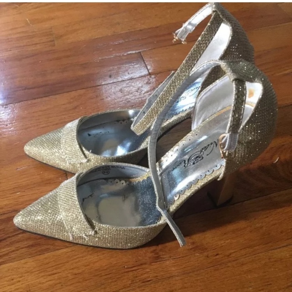 Gold sparkle shoes size 6.5