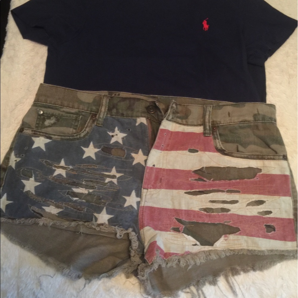 🎊 Denim Camo shorts for sale 😻