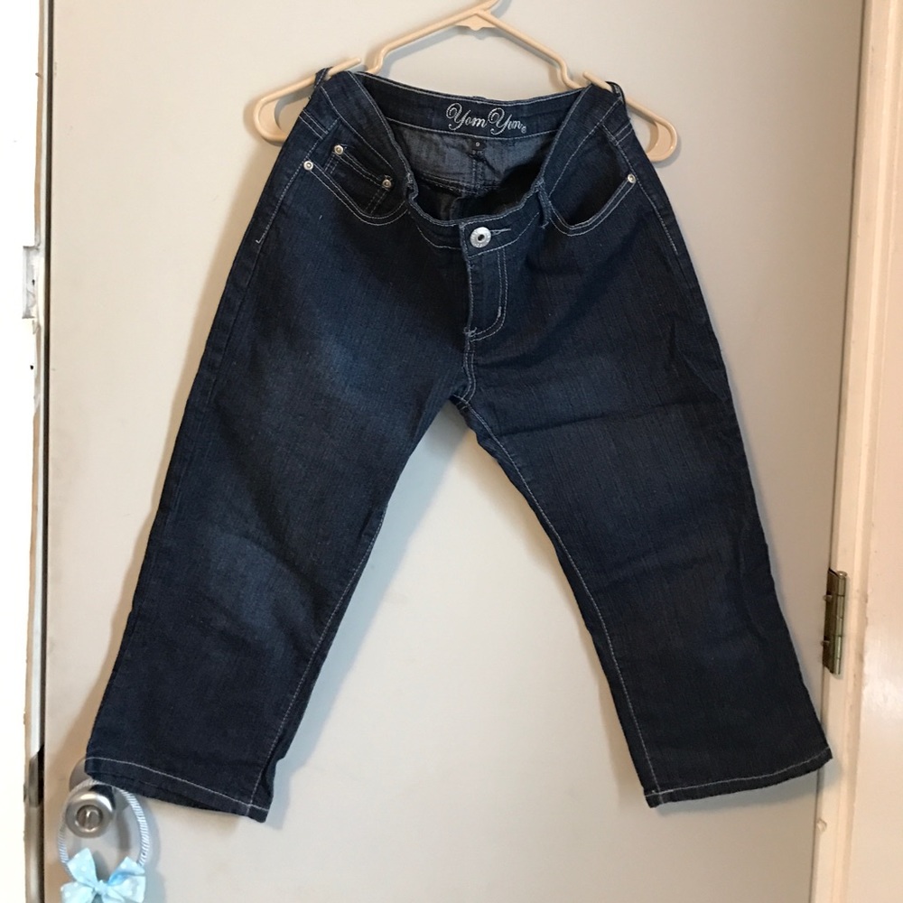 Jean capris.