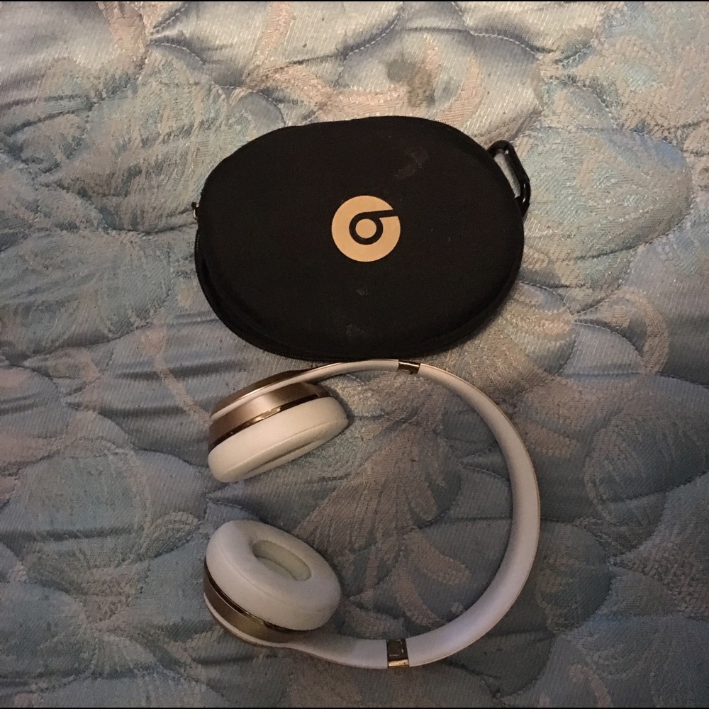 Gold Wireless Beat Solo3