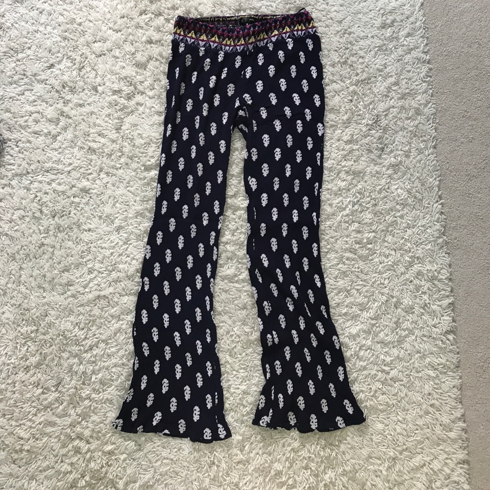 Flows patterned pants