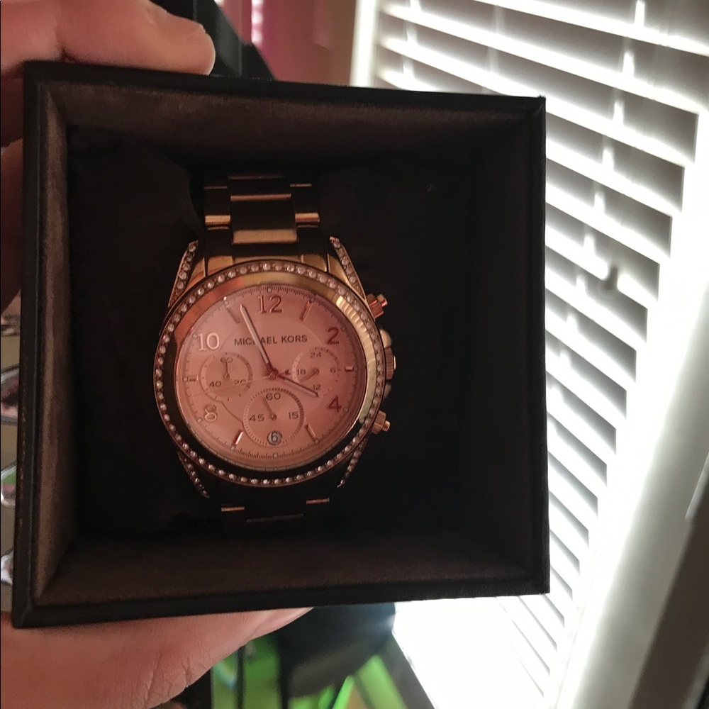 MICHAEL KORS ROSE GOLD WATCH 10/10 condition !!