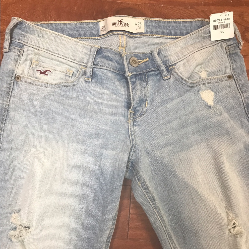 Hollister skinny Boot distressed jeans. NWT