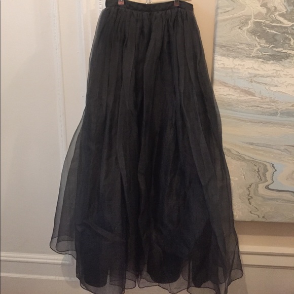 Alice and Olivia 100% Silk Gunmetal Skirt STUNNING - Picture 2 of 8