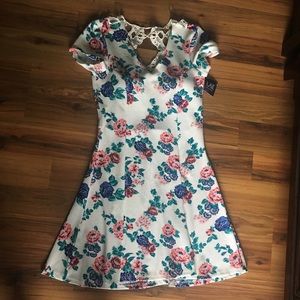 LEA boutique ivory floral dress size small