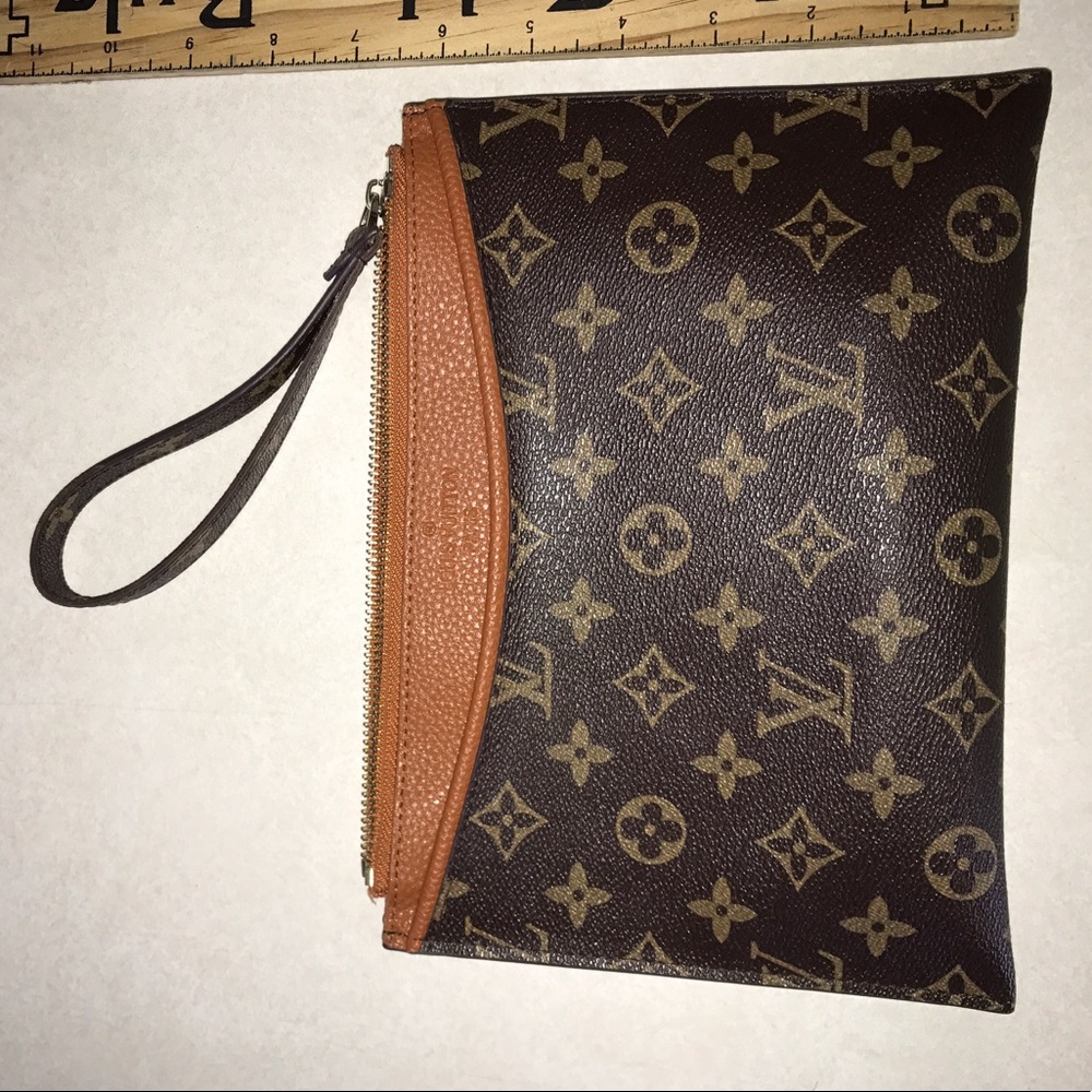 Beautiful non authentic Louis Vuitton😍