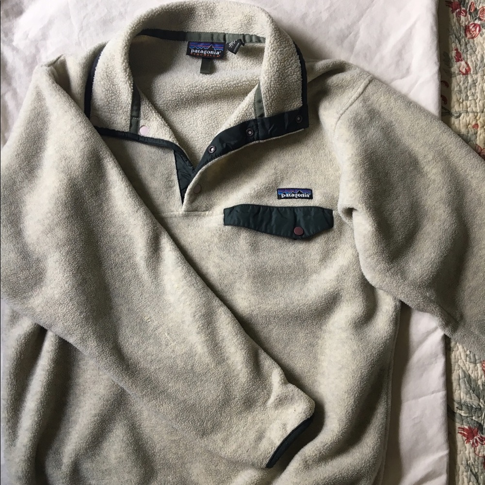Small Cream/Green Patagonia Synchilla Snap Sweater