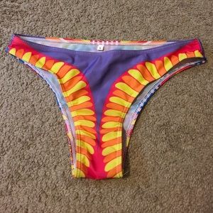 Cheeky bikini bottoms