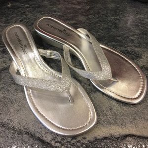 Montego Bay Club glitter thong sandals sz9.5