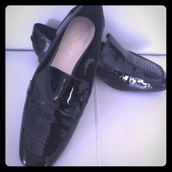 Nine West black moccasins. - Picture 6 of 6
