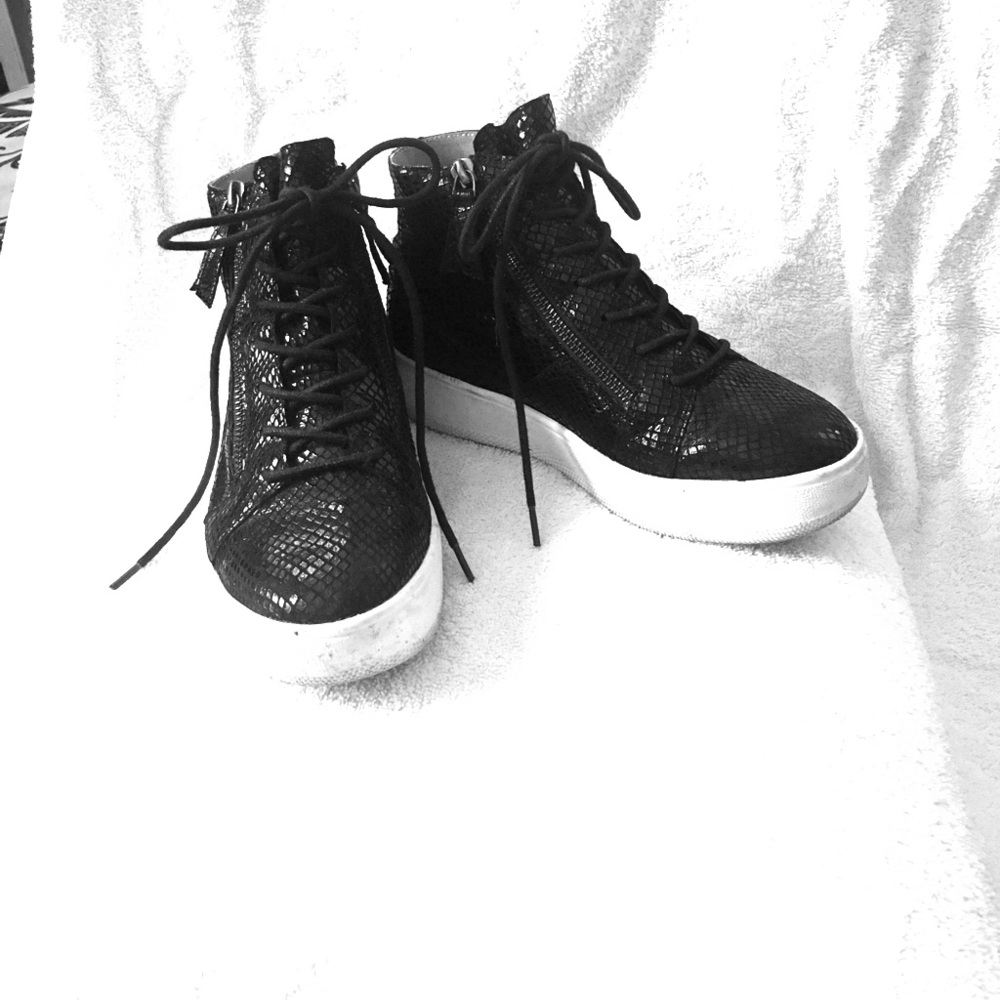 Sneaks