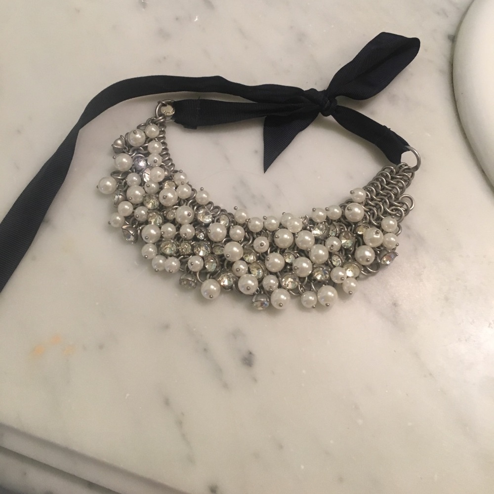 Abercrombie pearl navy tie necklace