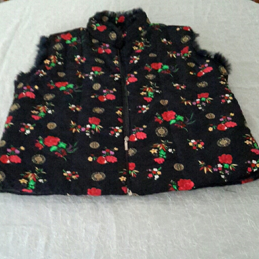 Navy blue vest sleeveless w fur trim.