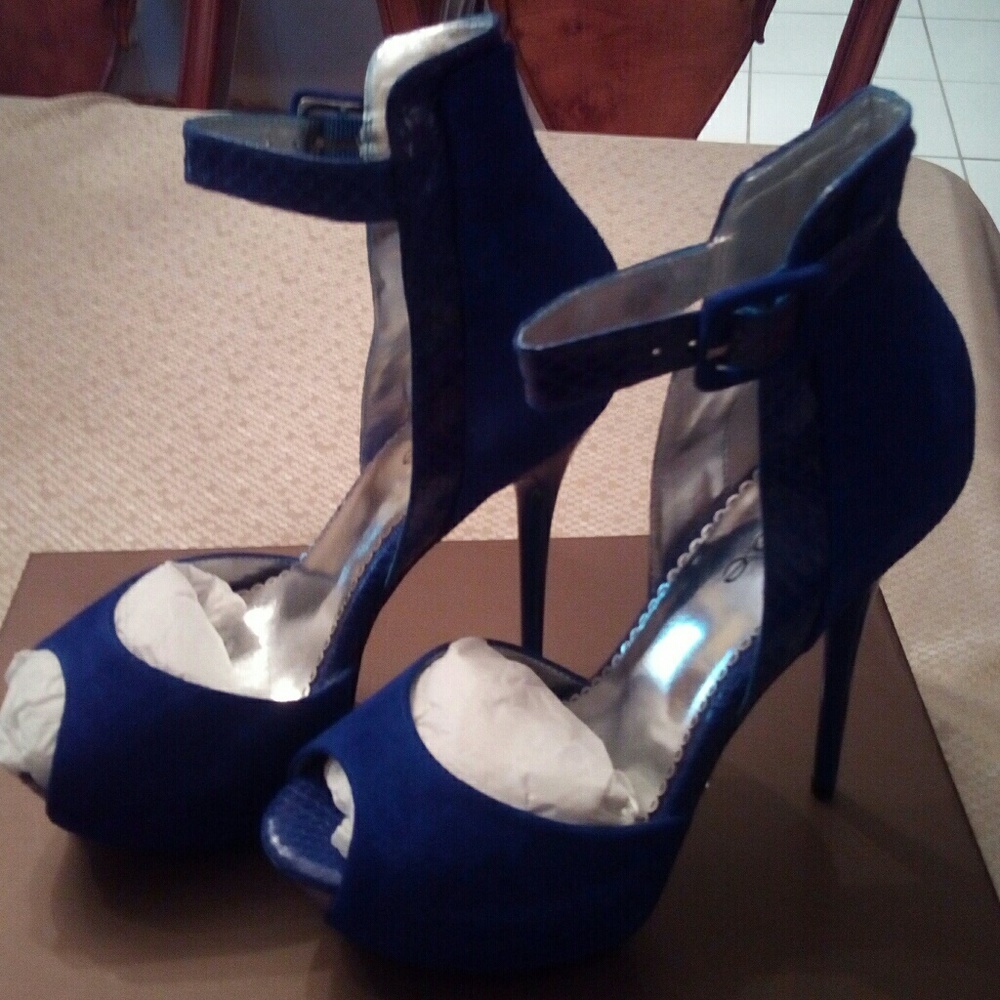 BEBE Strappy heels