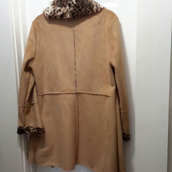 Faux suede coat w faux leopard fur inside. - Picture 3 of 6