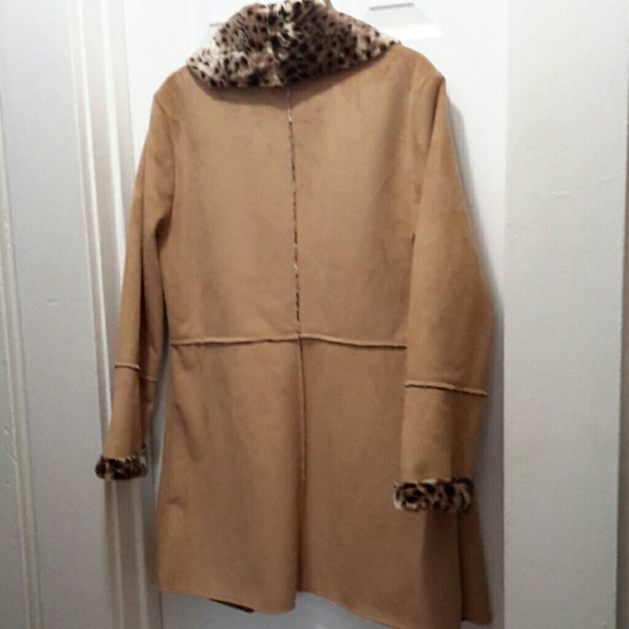 Faux suede coat w faux leopard fur inside. - Picture 4 of 6