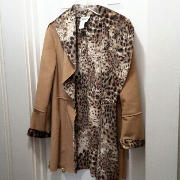 Faux suede coat w faux leopard fur inside. - Picture 6 of 6