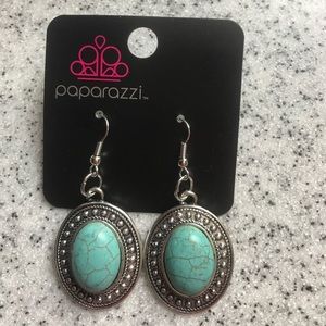 *SOLD* Paparazzi earrings BRAND NEW