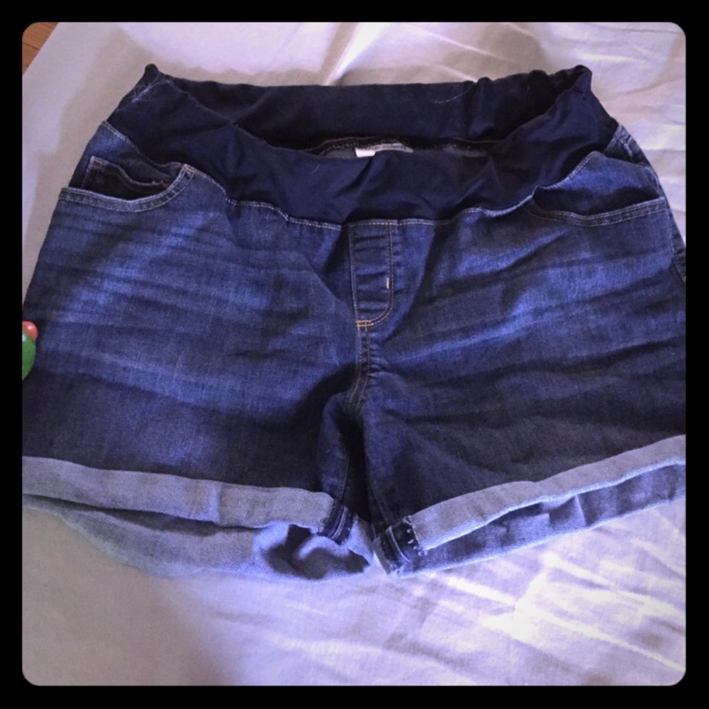 Medium maternity shorts