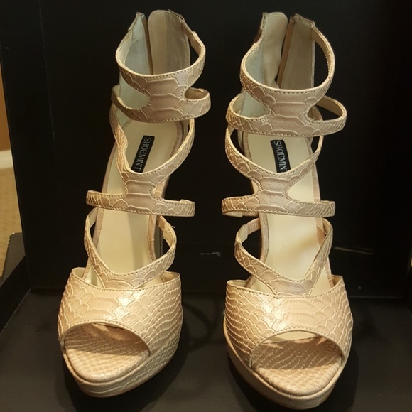 Faux snakeskin heels - Picture 3 of 5