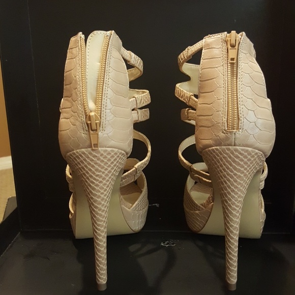 Faux snakeskin heels - Picture 4 of 5