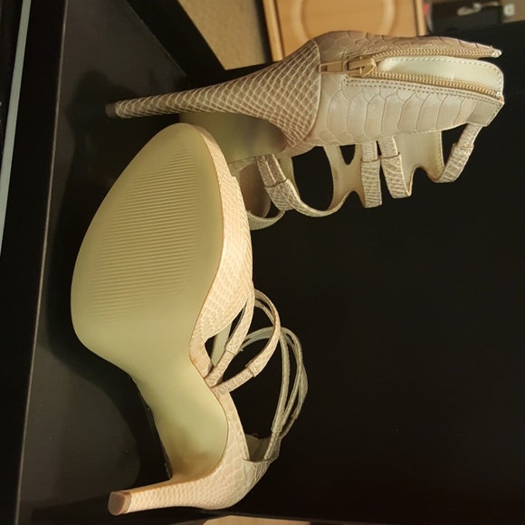 Faux snakeskin heels - Picture 5 of 5