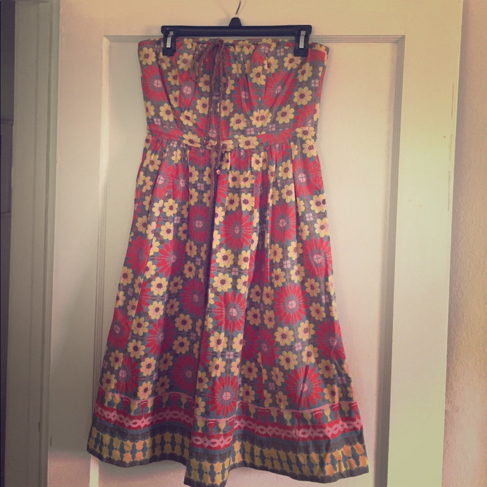 Perfect strapless summer dress!