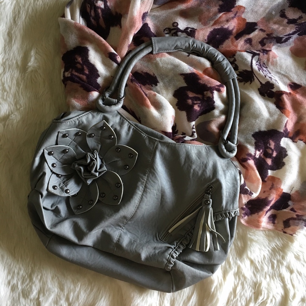 🌸Gray Soft Leather Boutique Purse w Detailing🌸