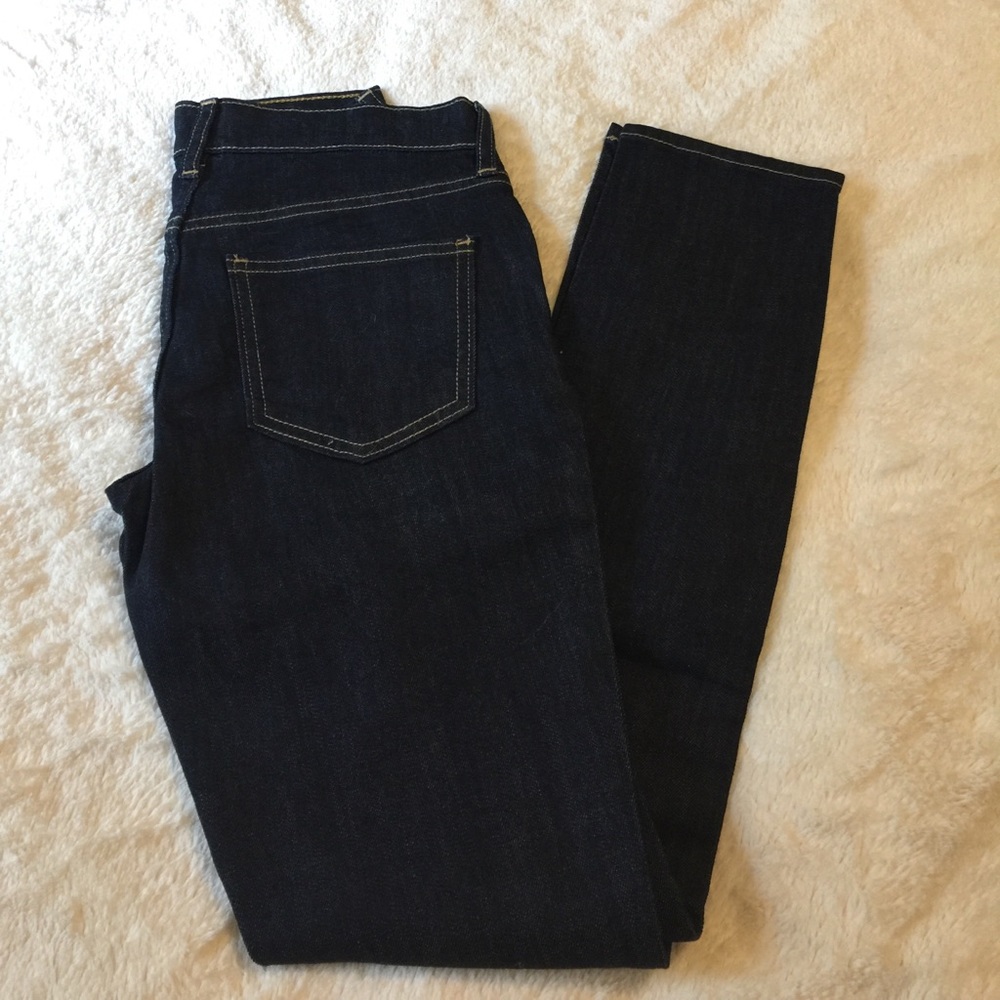Brand new Old Navy 00 short dark denim jeans