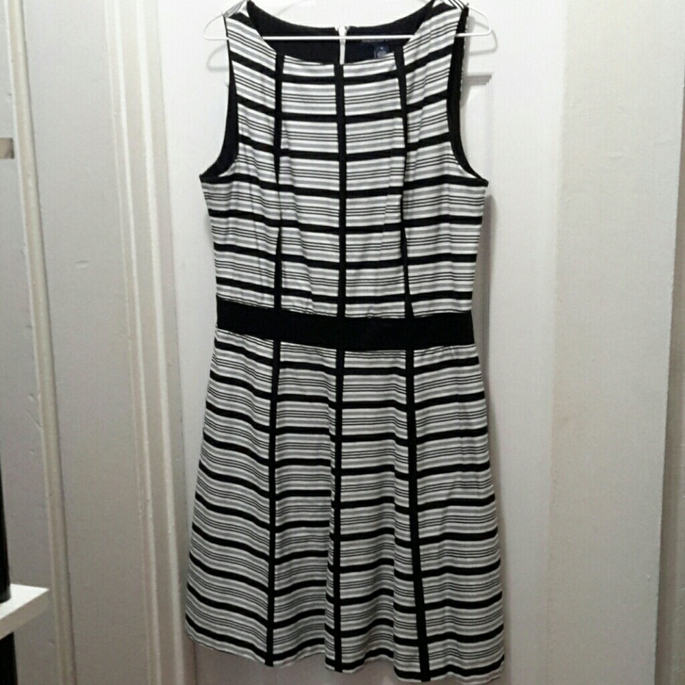 Black and white dress, beautiful cond.