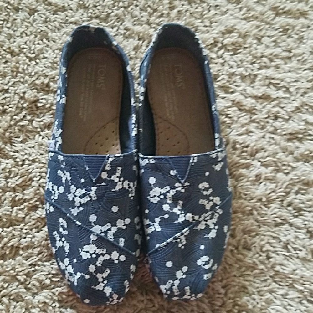 Blue women toms
