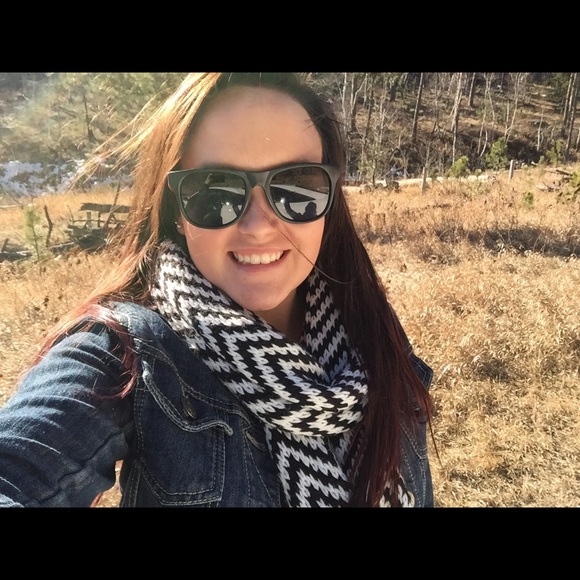 Meet your Posher, Carolyn - Picture 1 of 1