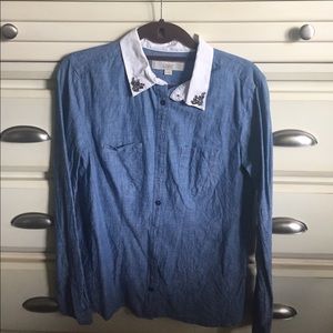 Chambray Button Down w/ detailed collar