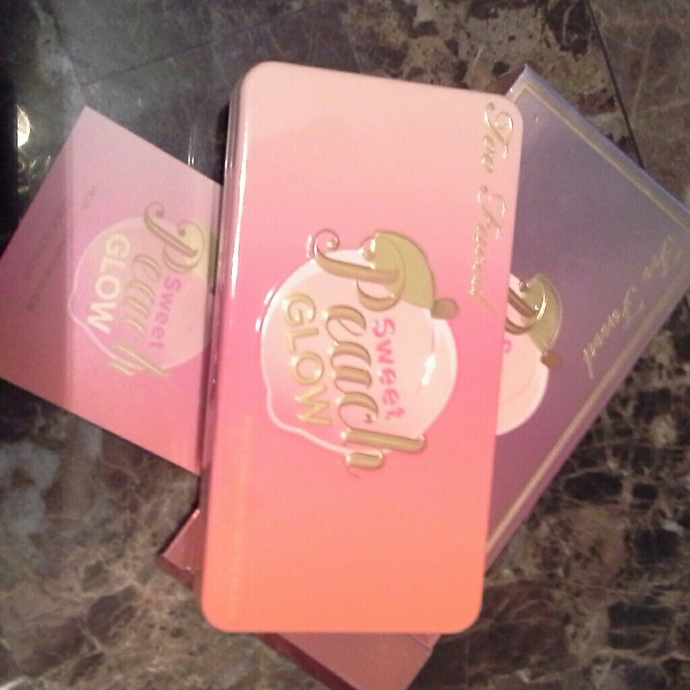 HP 2x!  Too Faced Sweet Peach Glow Palette. NIB