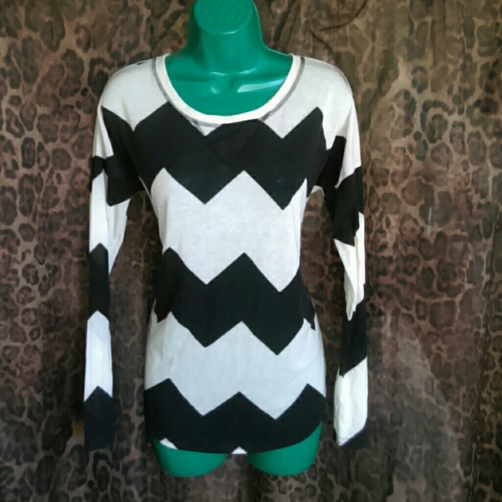Rue 21 chevron l/s tee
