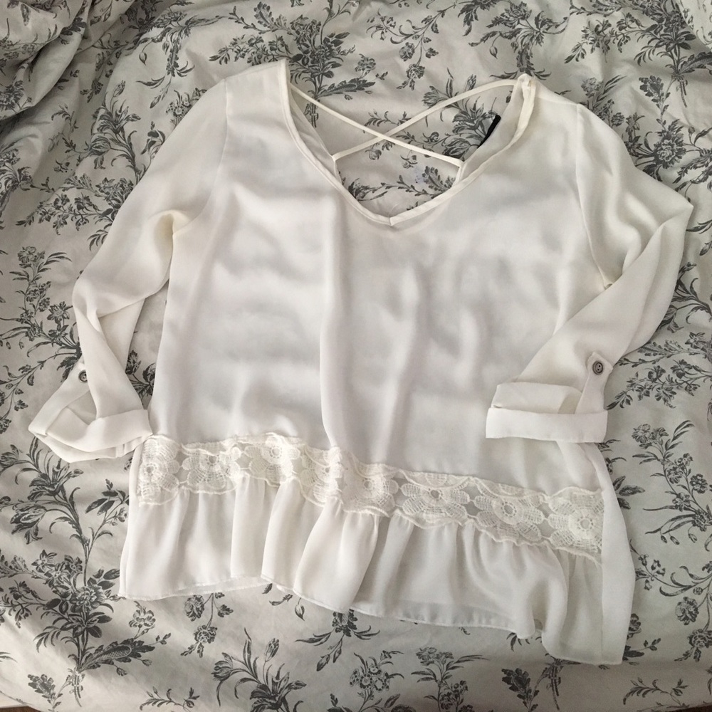 Blouse with lace detailing