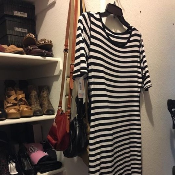 Lularoe Black & white ribbedJulia size medium - Picture 1 of 2