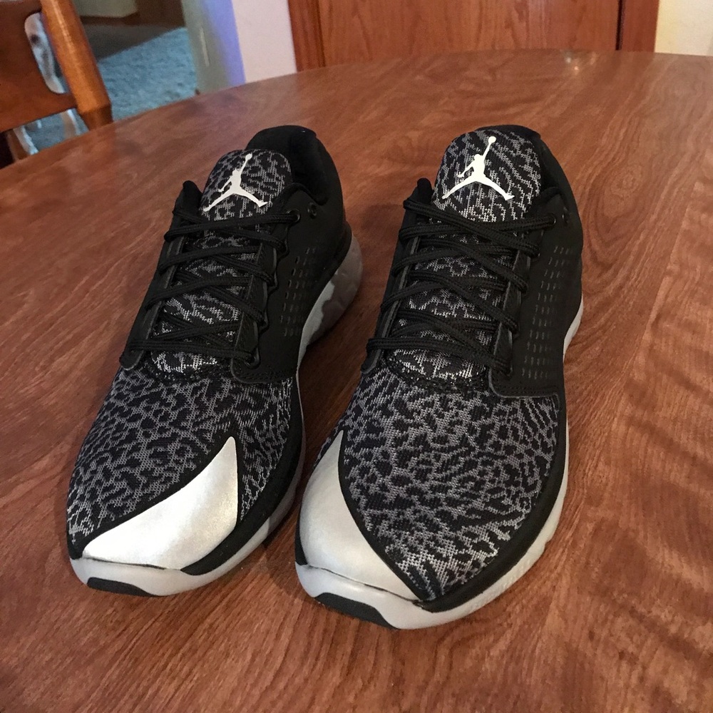 FINAL PRICE Men's Jordan Trainer ST Size 10 NEW