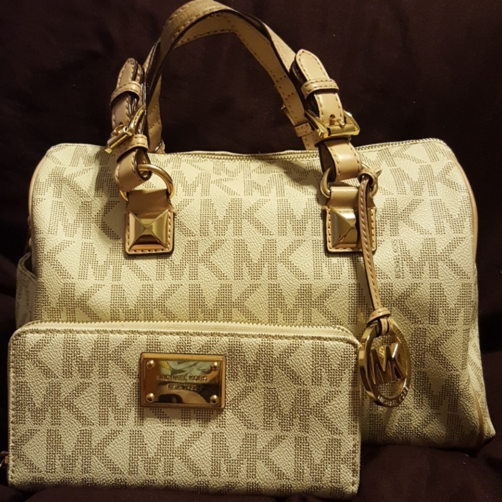 🚫SOLD🚫🎈1 hr SALE!🎈 MICHAEL KORS set