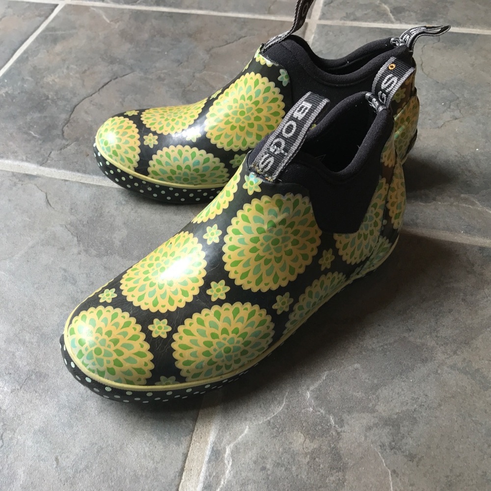 Bogs ☔️ waterproof insulated low top boots