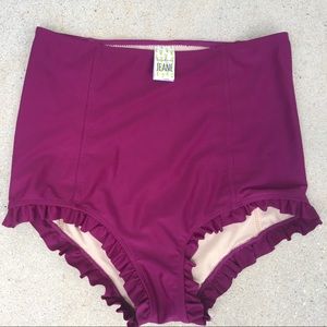 Kortni Jeane All Ruffled Up // highwaisted bottoms