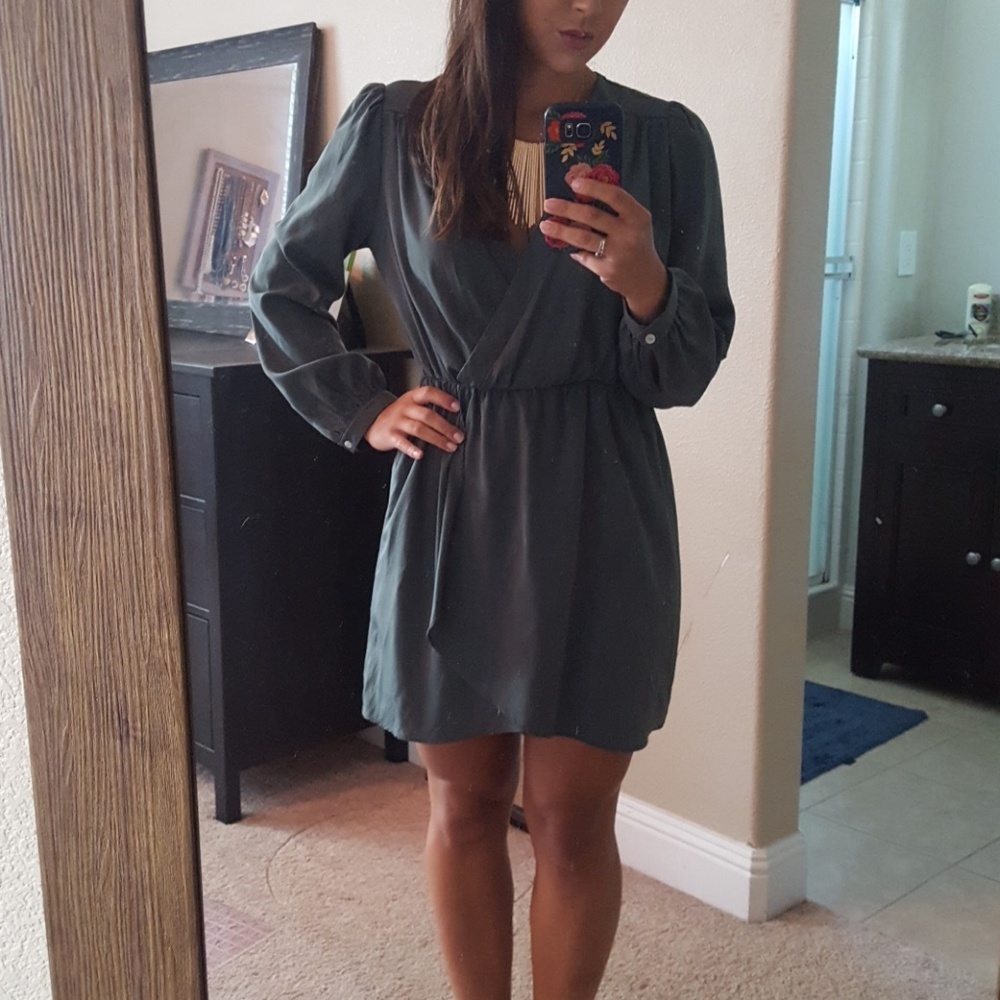 Honey Punch small surplice long sleeve dress green