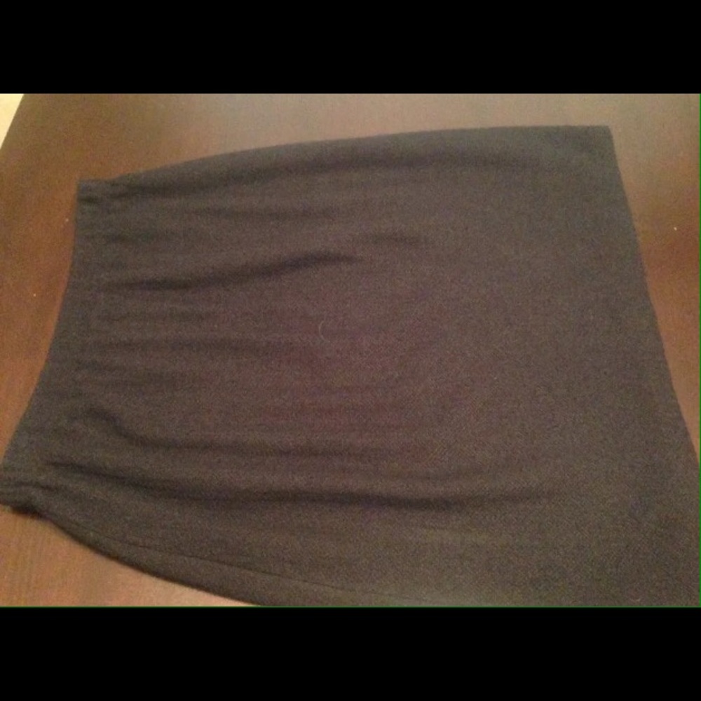 St. John Couture Black Textured Skirt Size 10