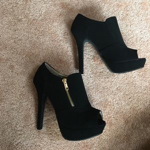 Black zip up platform heels