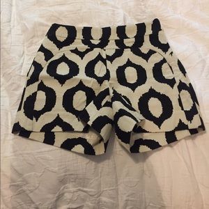 High wasted black and white pattern shorts