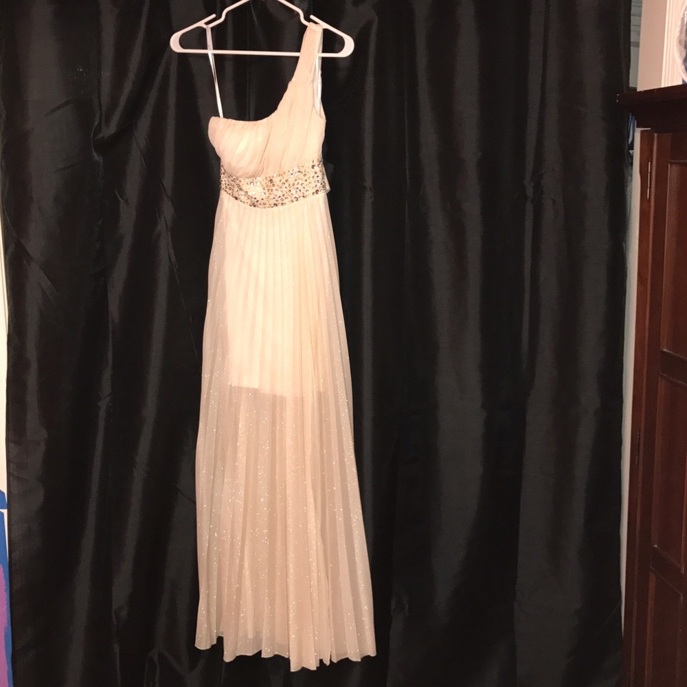 Cream/Gold one shoulder prom dress Size Small