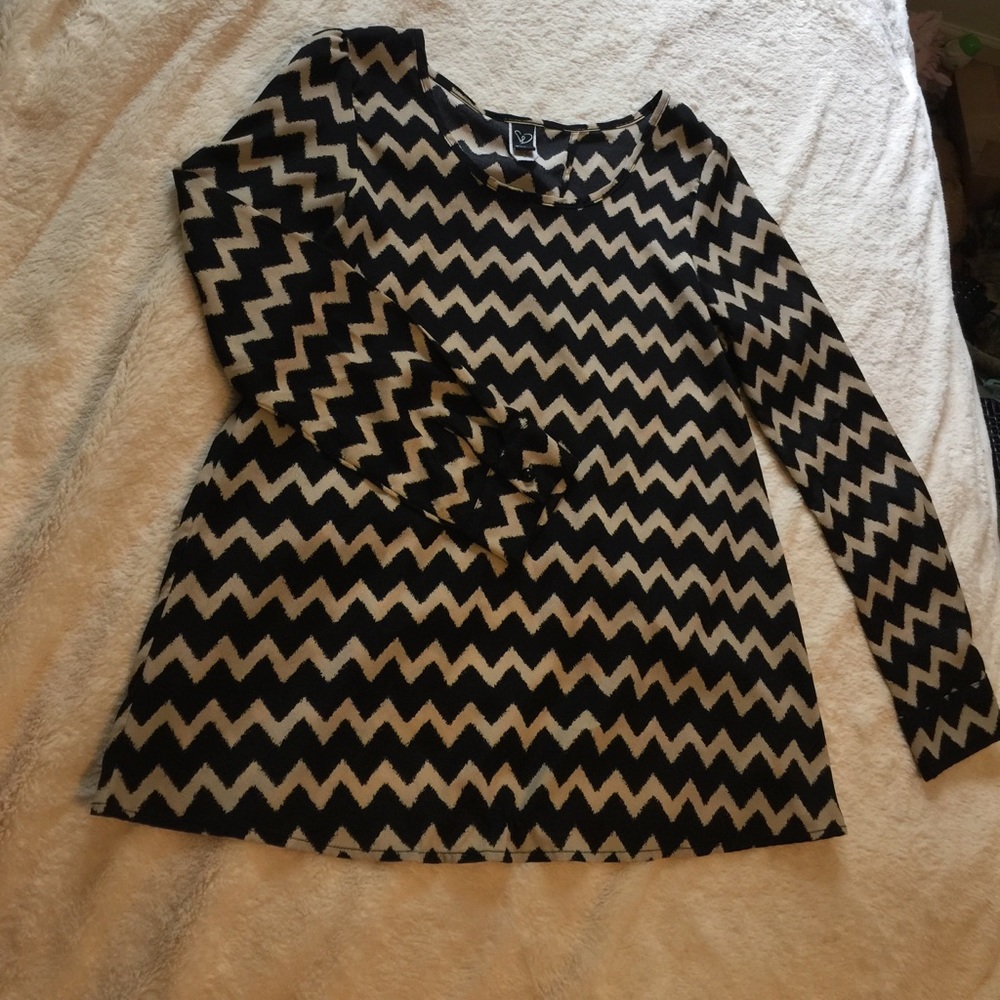 Small Windsor open back long sleeve blouse