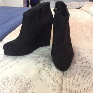 Black high heel/ wedges!